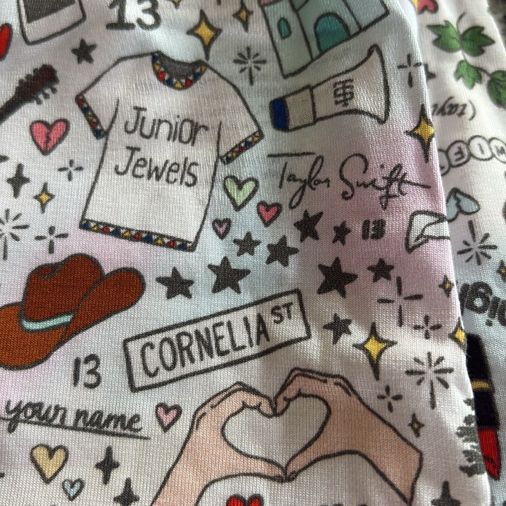 Little Snuggles Taylor Swift PJ Set - Picture 15 of 15